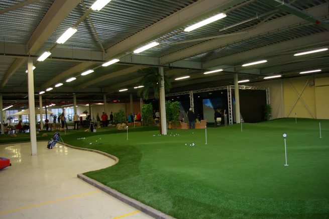 San Francisco Indoor putting green in open commercial space